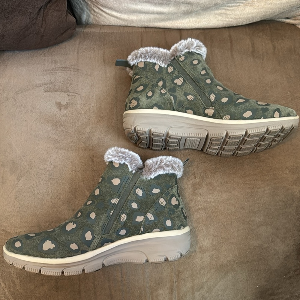Sketcher Booties - Picture 4 of 9